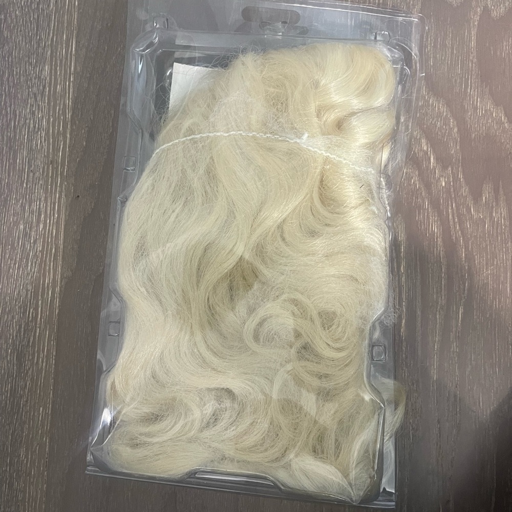 Totally Ghoul Movie Star wig. NWT - Picture 2 of 2